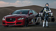 Jaguar устроил гонку 550-сильного седана и «реактивного человека»
